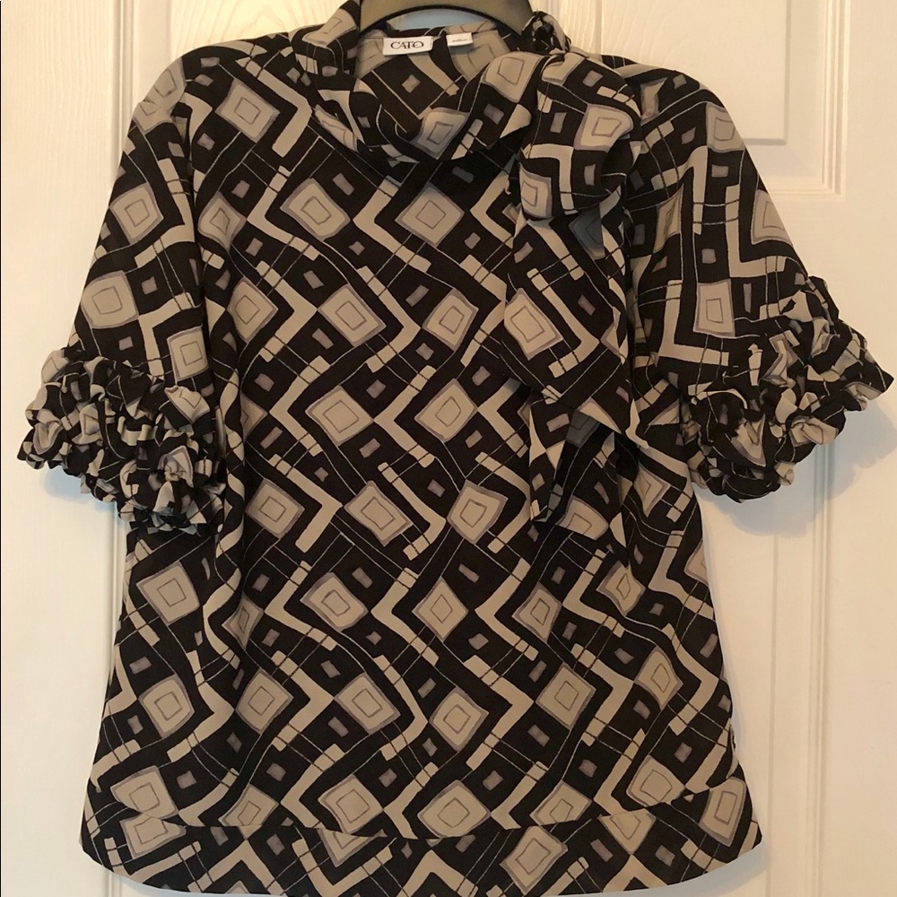 🛍 CATO (M) Blouse Geometric Print